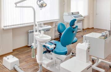Стоматологическое кресло в отделении ОМС